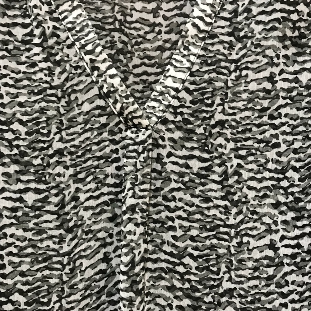 41 Hawthorn Hendrix V-neck blouse from Stitch Fix - Picture 5 of 8